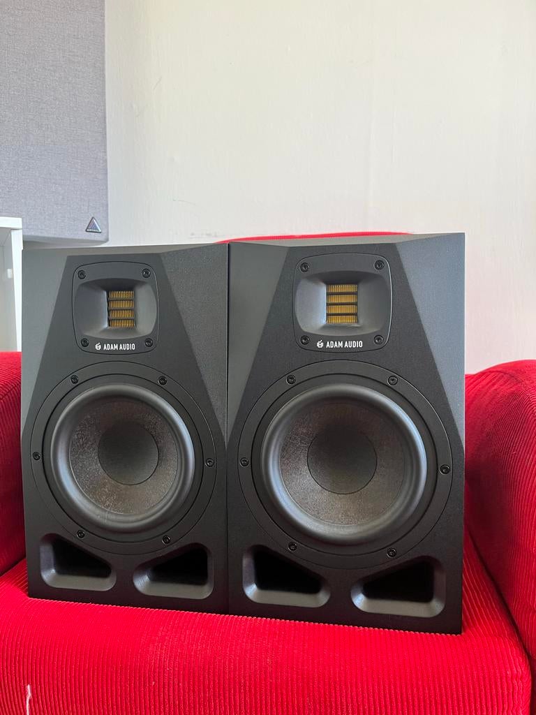 2 stuks Adam audio A7V studio monitors, Overige merken, Ophalen of Verzenden, Zo goed als nieuw, Minder dan 60 watt