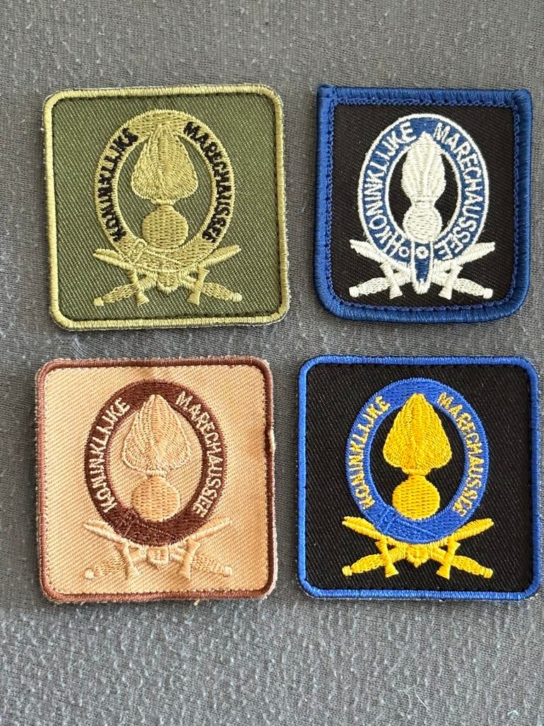 Kavel diverse kmar emblemen Koninklijke marechaussee, Verzenden, Marechaussee, Nederland, Embleem of Badge