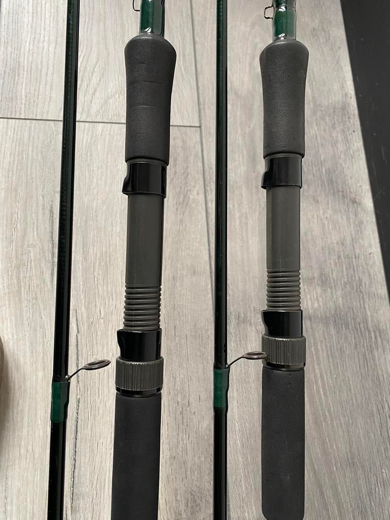 Twee mooie hengels 11 ft. 2 lb., Watersport en Boten, Hengelsport | Karpervissen, Ophalen, Zo goed als nieuw, Werphengel