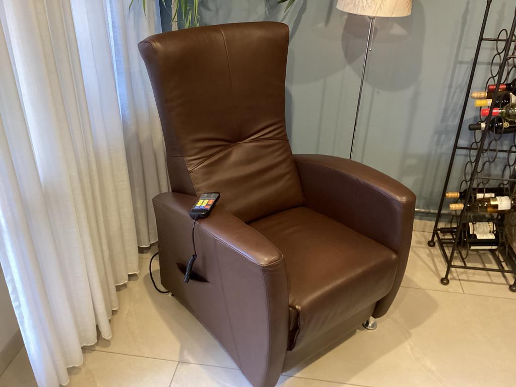 Fitform sta-op stoel leer met luxe afstandsbediening, Ophalen of Verzenden, Zo goed als nieuw, Leer, 75 tot 100 cm
