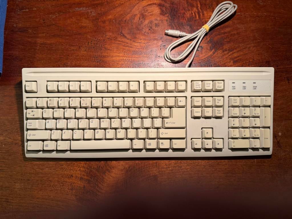 Mitsumi Tastatur KFK-EA4SA SWISS MODEL KFKEA5SA PS/2, Computers en Software, Toetsenborden, Ophalen of Verzenden, Zo goed als nieuw