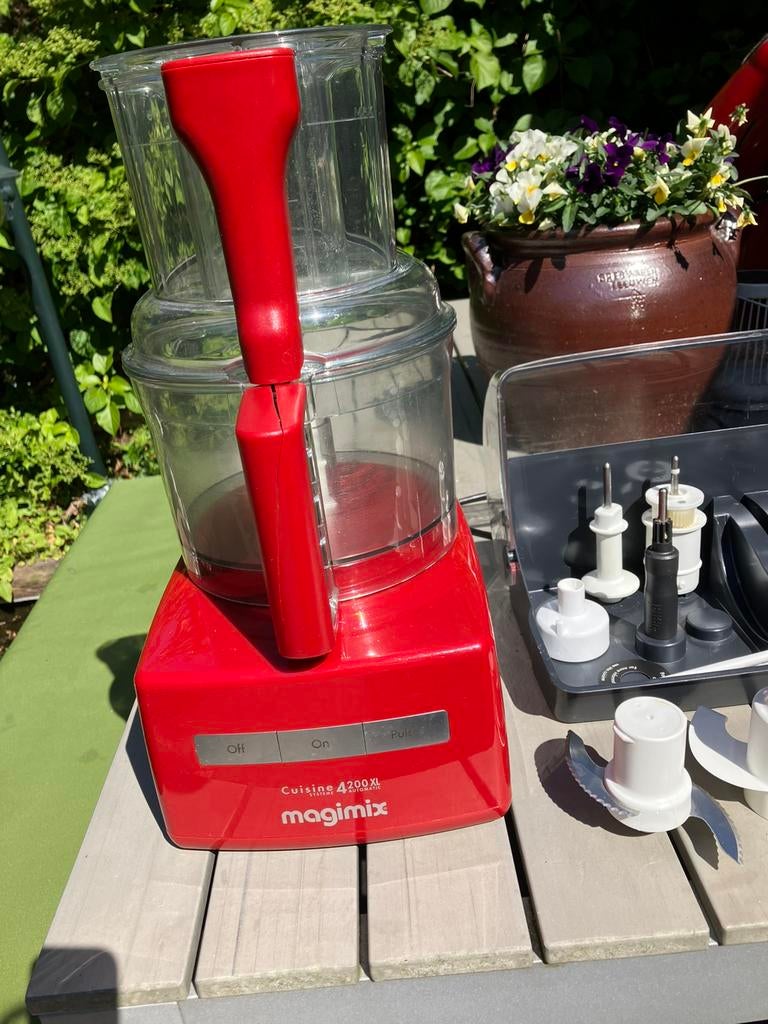 Magimix 4200 XL keukenmachine rood, Ophalen, Gebruikt, 3 snelheden of meer