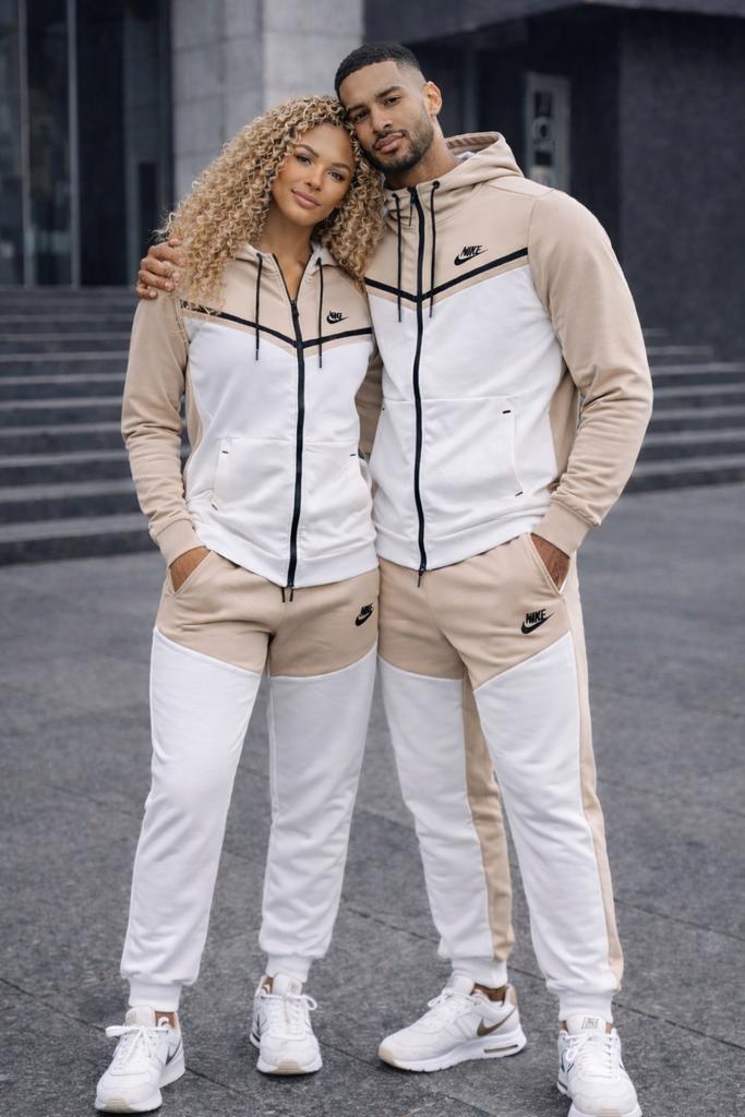 Nike Tech trainingspak beige/wit, Maat 38/40 (M), Beige, Nieuw, Ophalen of Verzenden