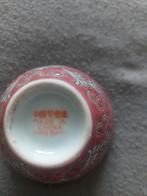 Antiek Chinees porseleinen kopje, rood met decoratie, Antiek en Kunst, Ophalen of Verzenden