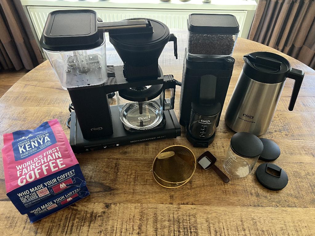 Moccamaster Moccamaster koffiezetapparaat + koffiemolen e.d., Witgoed en Apparatuur, Koffiezetapparaten, Zo goed als nieuw, Gemalen koffie