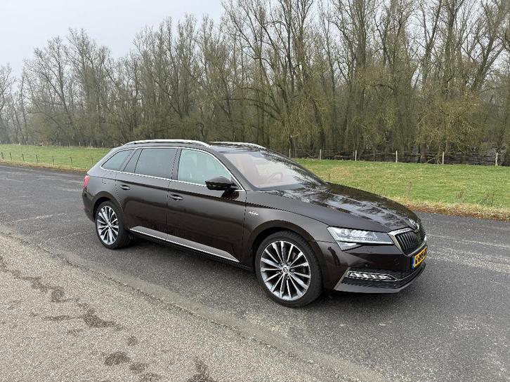 SKODA SUPERB L&K COMBI FULL OPTIONS PANO LEDER TREKH BTW, Auto's, Skoda, Particulier, Superb, ABS, Achteruitrijcamera, Adaptieve lichten