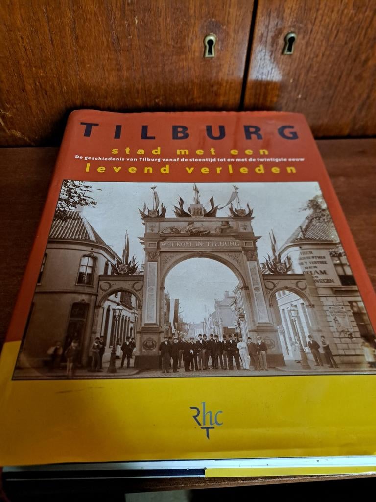 Tilburg Brabant geschiedenis, Boeken, Geschiedenis | Stad en Regio, Ophalen of Verzenden, Zo goed als nieuw