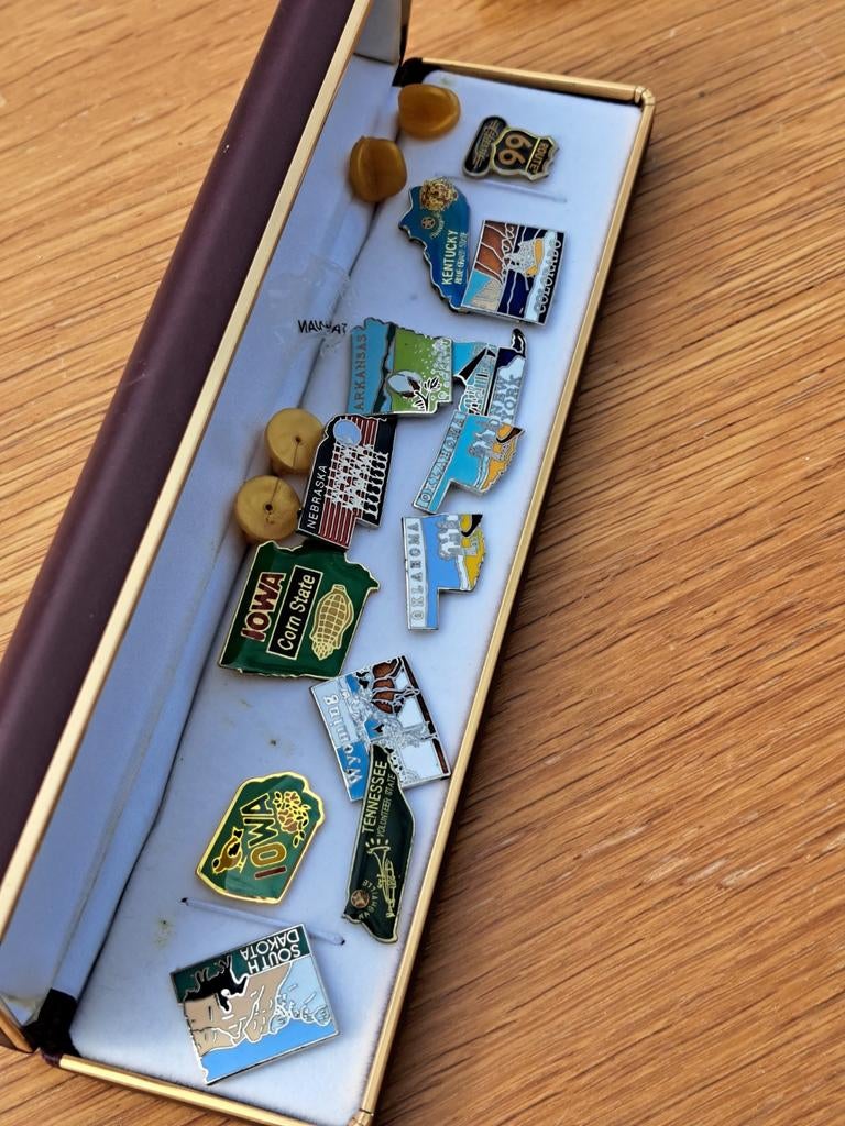 Verzameling van 13 USA reversspeldjes, Verzamelen, Speldjes, Pins en Buttons, Ophalen of Verzenden, Gebruikt, Stad of Land, Speldje of Pin