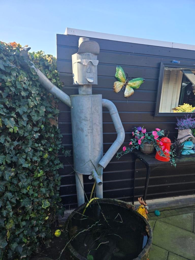 Uniek Zinken Manneke Pis Regenpijp Ornament, Tuin en Terras, Tuinbeelden, Gebruikt, Mensenbeeld, Metaal, Ophalen of Verzenden