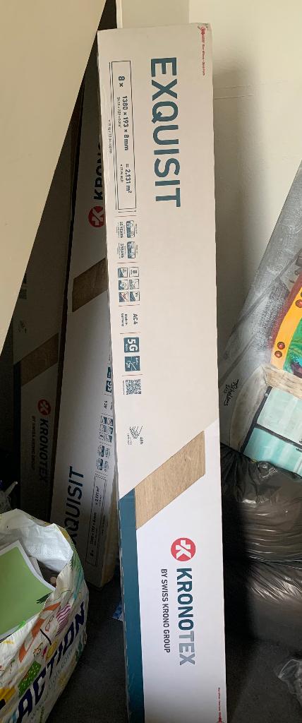 8m2 Laminaat eikenlook + ondervloer tegels, Ophalen, Nieuw, Minder dan 10 m², Laminaat