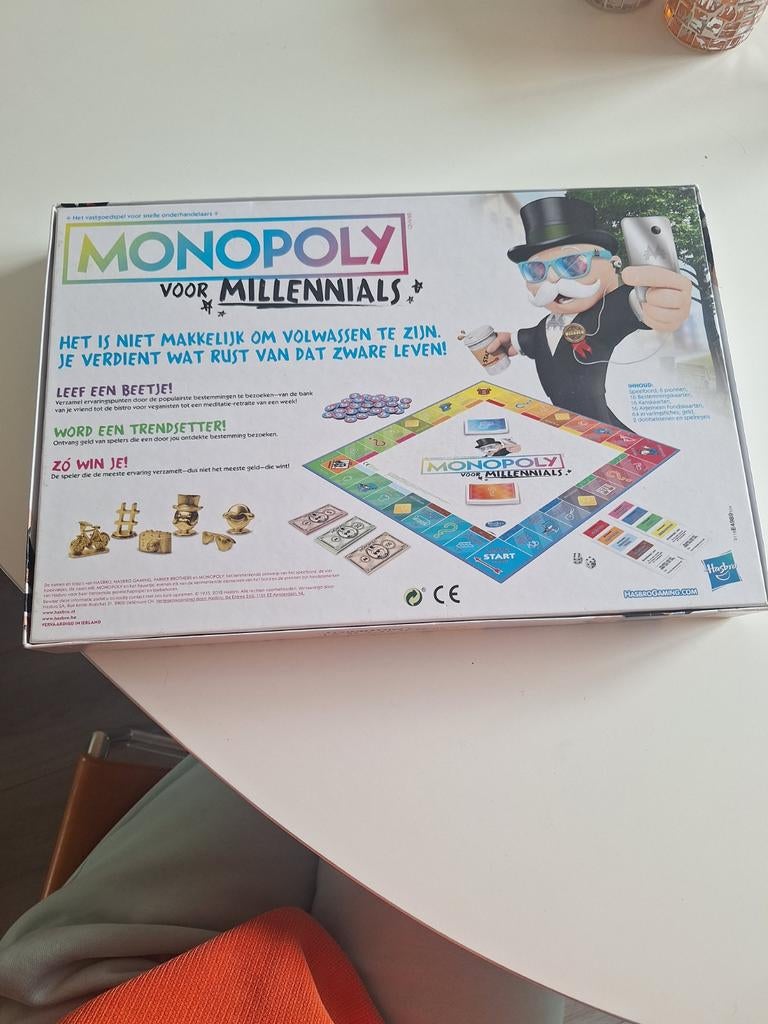 Monopoly voor Millenials, Ophalen of Verzenden, Zo goed als nieuw