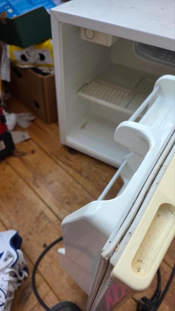 Compacte Daewoo Koelkast - Ideaal voor kleine ruimtes, Witgoed en Apparatuur, Koelkasten en IJskasten, Ophalen of Verzenden, Minder dan 75 liter