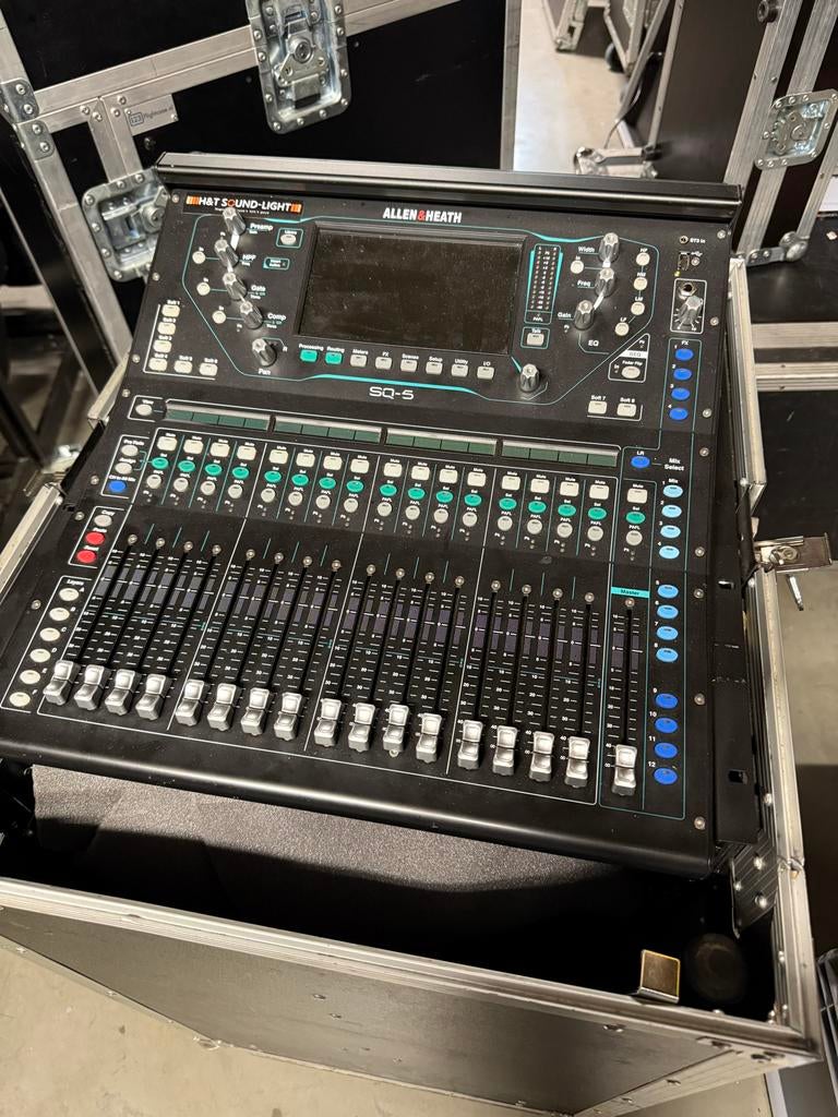 Allen & Heath SQ-5 Digitale Mixer (zonder flightcase), Ophalen, Gebruikt, 20 kanalen of meer, Microfooningang