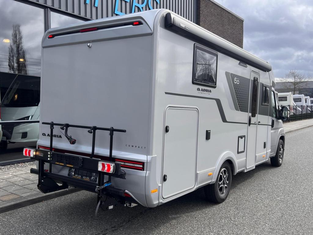 Adria Compact DL 60 Years Selection AUTOMAAT, Caravans en Kamperen, Campers, Automaat, Fiat, Tot en met 2, Bedrijf