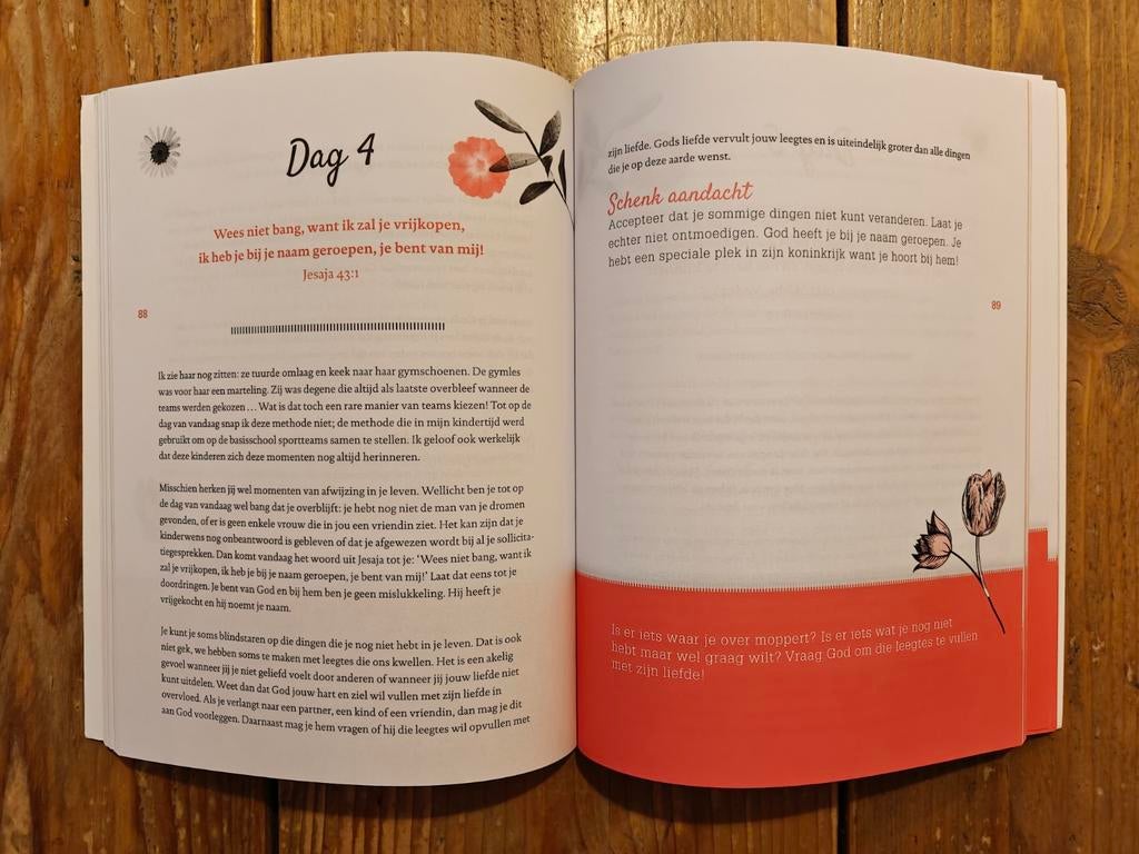 Leven met aandacht.  Bijbels dagboek., Boeken, Ophalen of Verzenden, Zo goed als nieuw