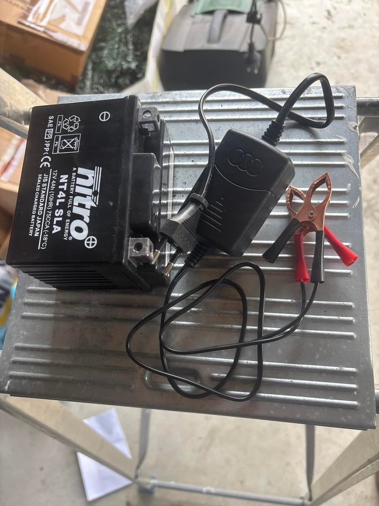 Scooter accu (Nitro NT4L SLA) met oplader, Ophalen, Gebruikt