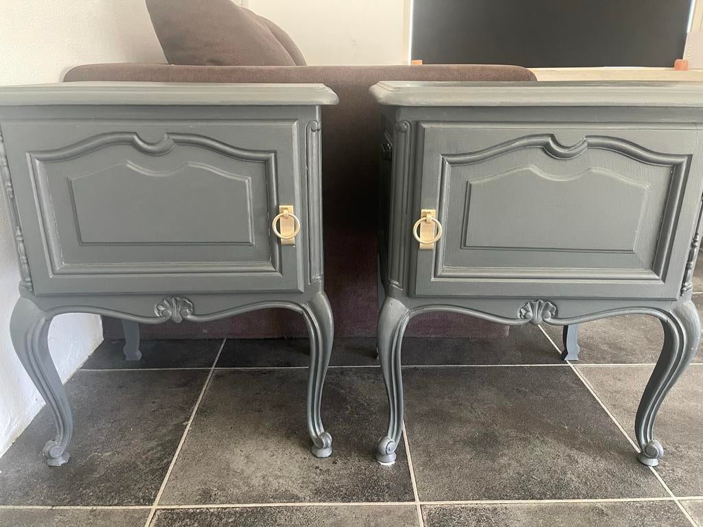 Twee donkergrijze nachtkastjes, Ophalen, Minder dan 45 cm, 55 tot 70 cm, Zo goed als nieuw