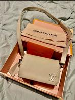 Louis Vuitton Fast-Line Wearable Wallet Sage Green Limited, Ophalen of Verzenden, Nieuw, Groen, Schoudertasje