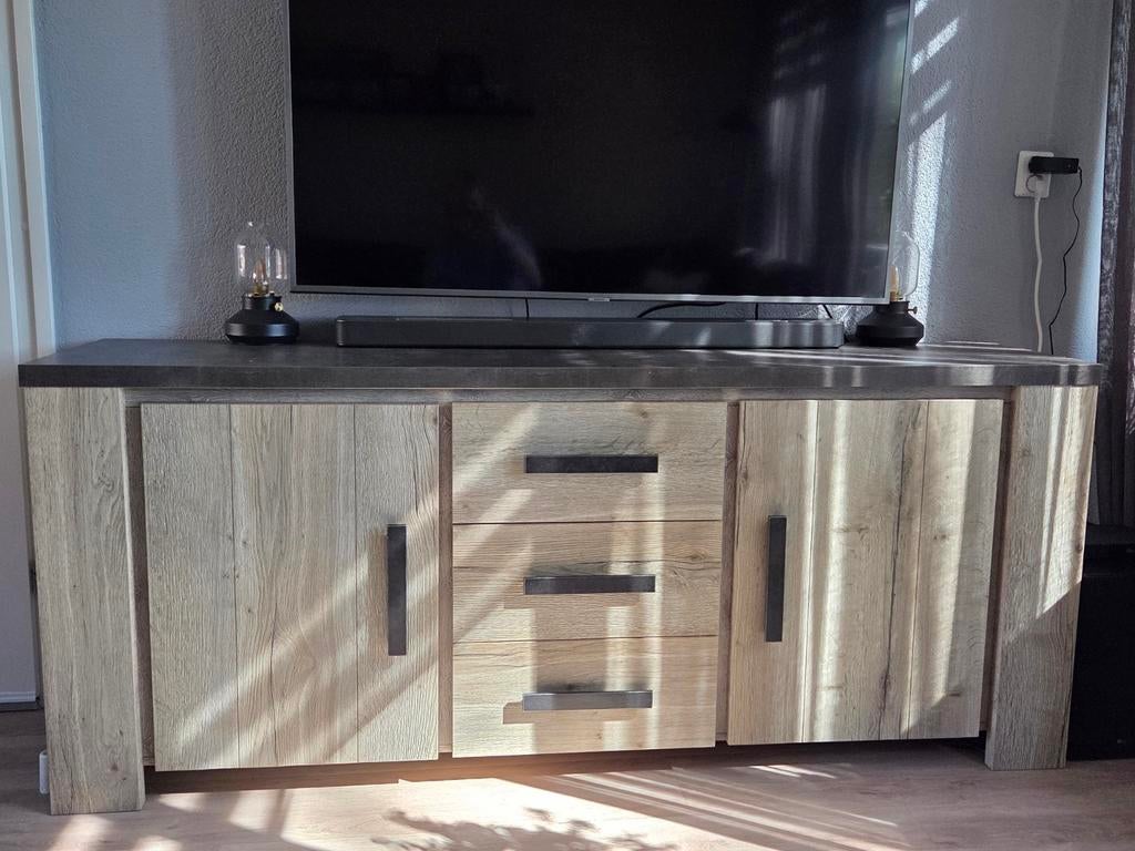 Dressoir met betonlook blad en houtlook deuren/lades, Huis en Inrichting, Kasten | Dressoirs, Gebruikt, Overige materialen, Modern, Industrieel