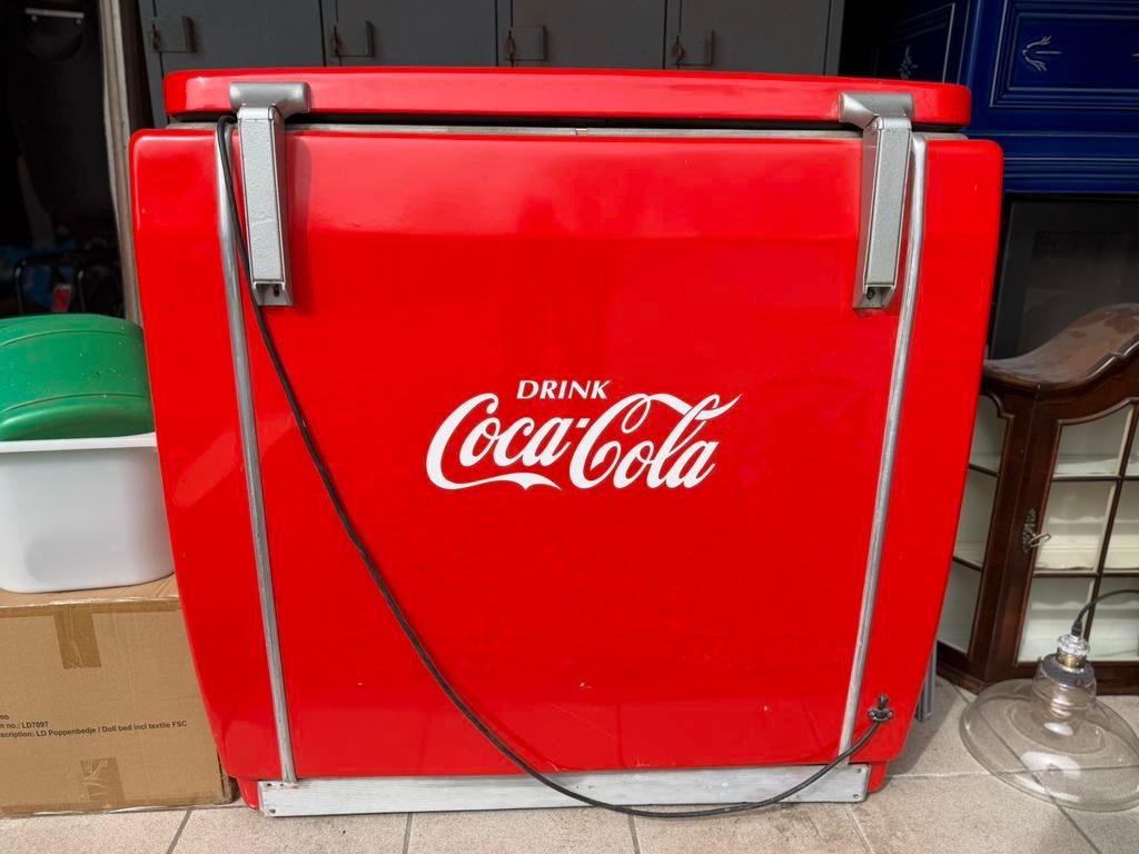 Coca cola diepvries, Witgoed en Apparatuur, Vriezers en Diepvrieskisten, Ophalen, Zo goed als nieuw, Minder dan 60 cm, 160 cm of meer