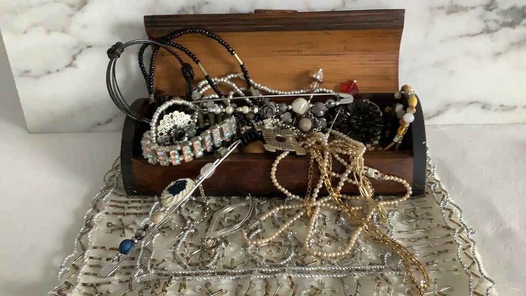 Oude sieraden., Ophalen of Verzenden, Zo goed als nieuw, Overige kleuren, Overige materialen