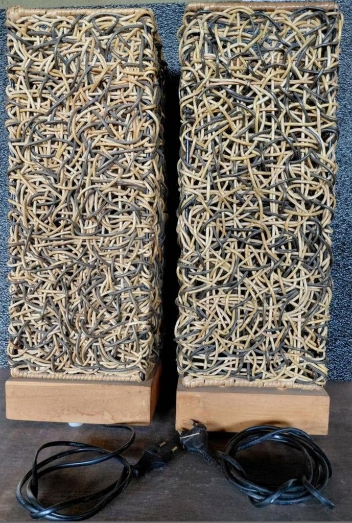 Twee rotan lampen met houten voet, Overige materialen, Ophalen of Verzenden, Zo goed als nieuw, Overige stijlen