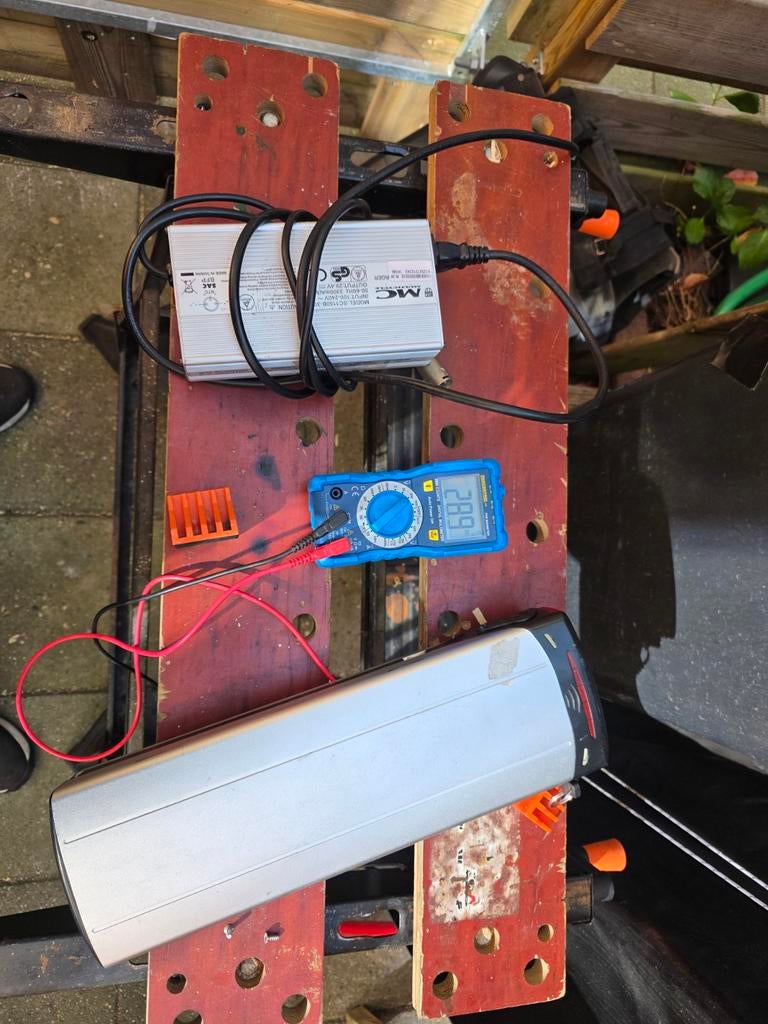 Multicycle accu en lader 7s5p, Ophalen, Gebruikt