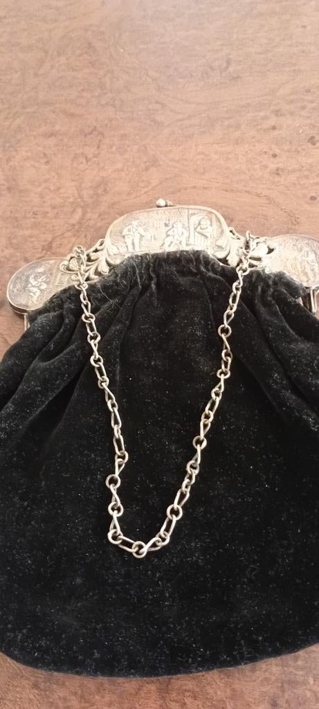 Vintage Zwart Fluweel Avondtasje met Zilveren Sluiting, Ophalen of Verzenden, Zwart, Avondtasje