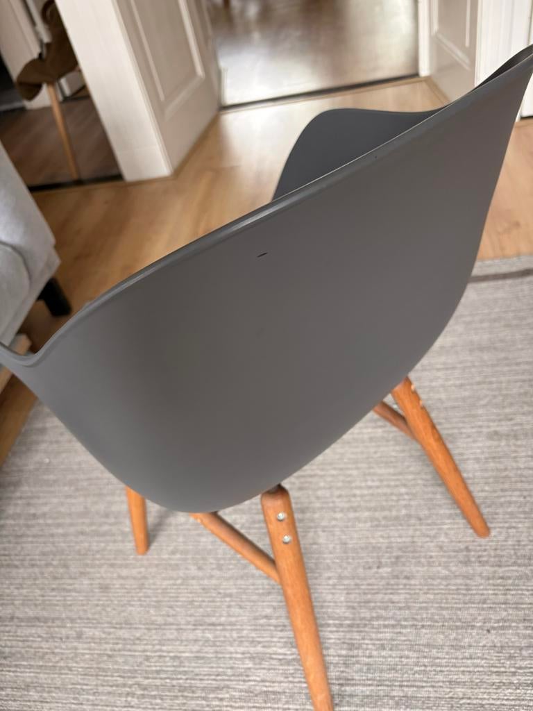 Kwantum stoel - Grijs, Huis en Inrichting, Stoelen, Ophalen, Gebruikt, Hout, Eén