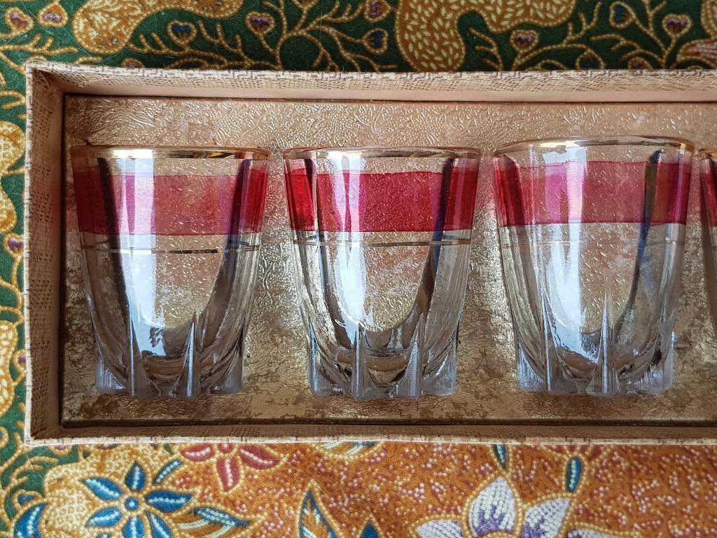 Zes oude vintage borrelglaasjes uit Frankrijk in de doos., Antiek en Kunst, Antiek | Glas en Kristal, Ophalen of Verzenden