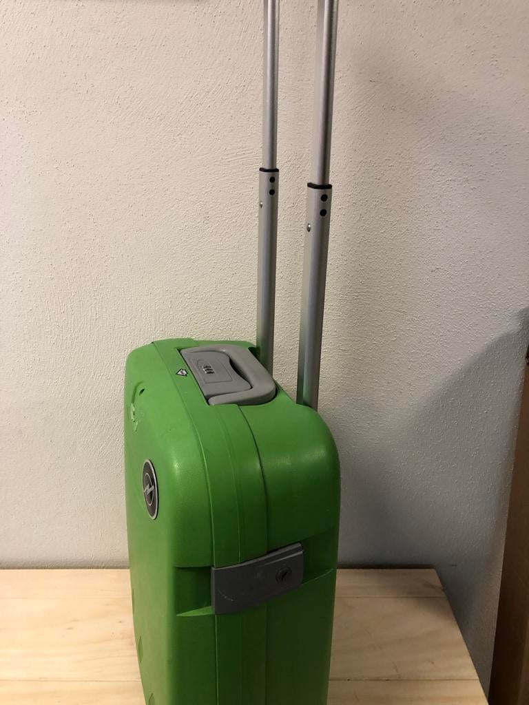 Groene koffer met wieltjes voor een kind af als handbagage, Gebruikt, 20 tot 30 cm, Minder dan 40 cm, Minder dan 35 cm