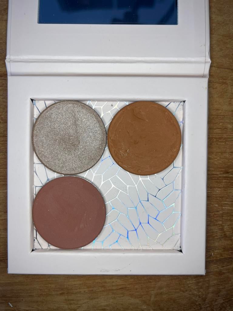 L’oye oogschaduw + pallet, Sieraden, Tassen en Uiterlijk, Uiterlijk | Cosmetica en Make-up, Ophalen of Verzenden, Zo goed als nieuw
