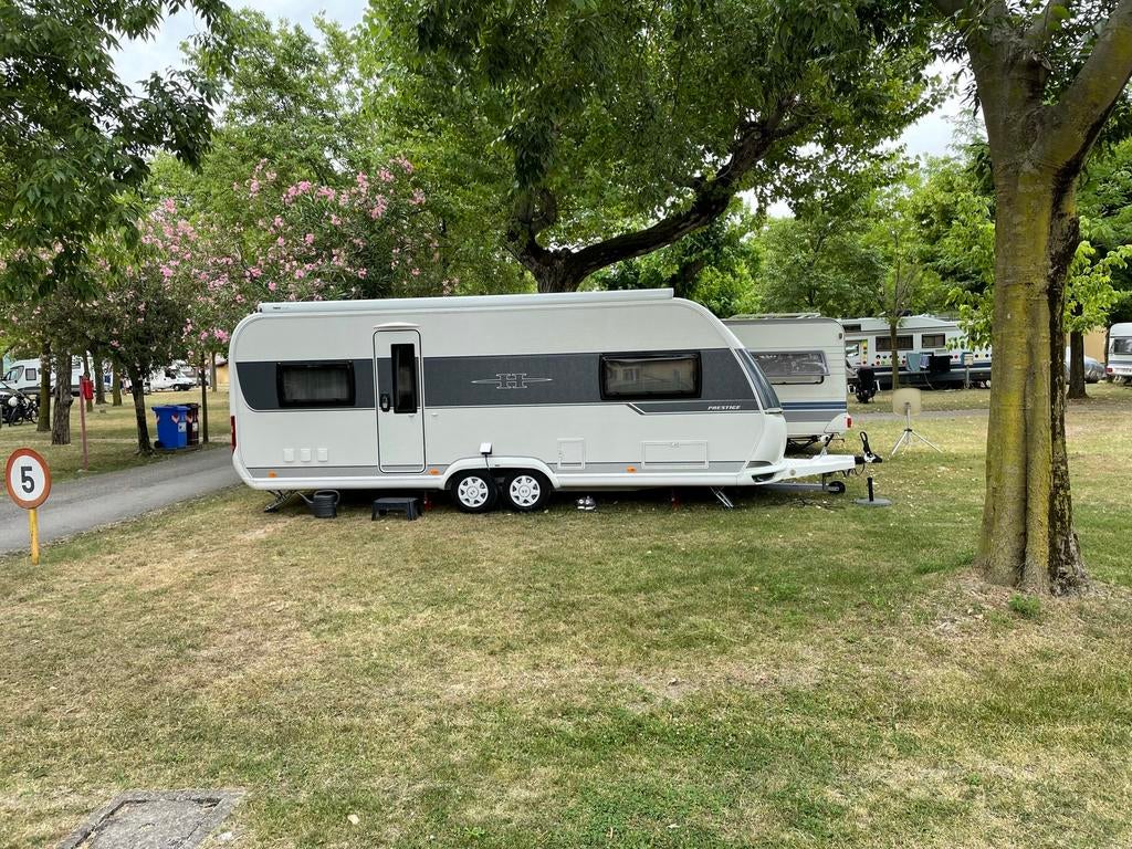 Hobby 620 CL Prestige 2017 (evt. met stalling Gardameer), Caravans en Kamperen, Rondzit, Hobby, Particulier, 6 tot 7 meter