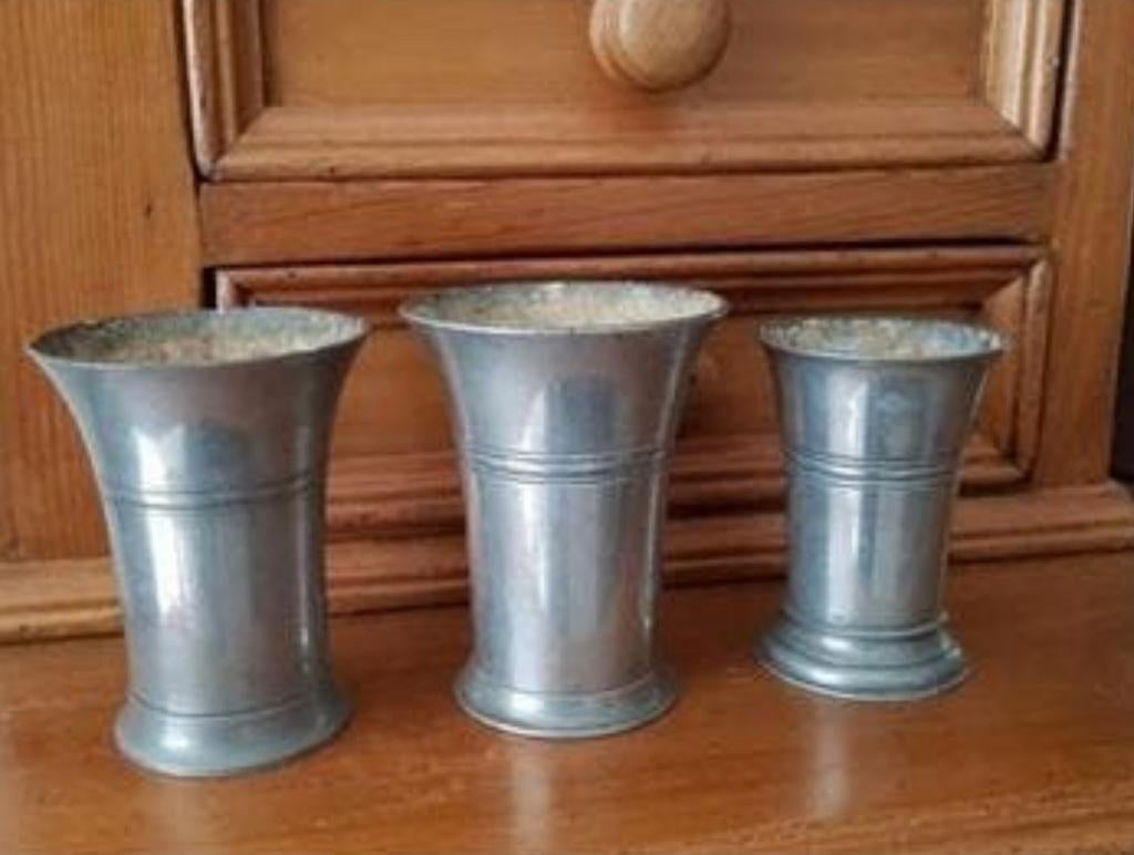 Set van 3 vintage tinnen bekers, gemerkt, Antiek en Kunst, Ophalen