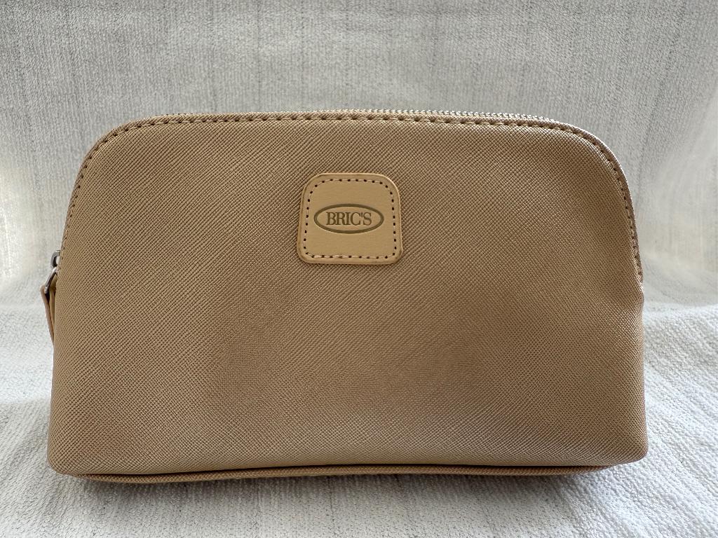 Qatar Airways BRIC’S Amenity Kit  - Compleet & Nieuw, Ophalen of Verzenden, Nieuw, Beige, Heer of Dame