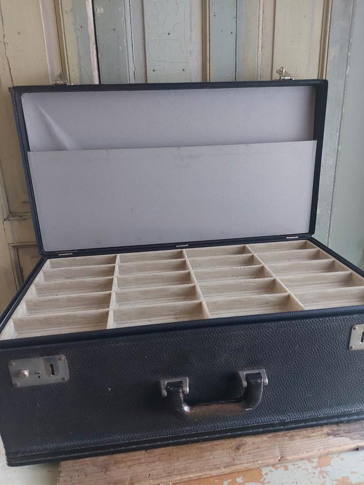 Prachtige vintage 120 vaks vertegenwoordigers koffer, Antiek en Kunst, Curiosa en Brocante, Ophalen