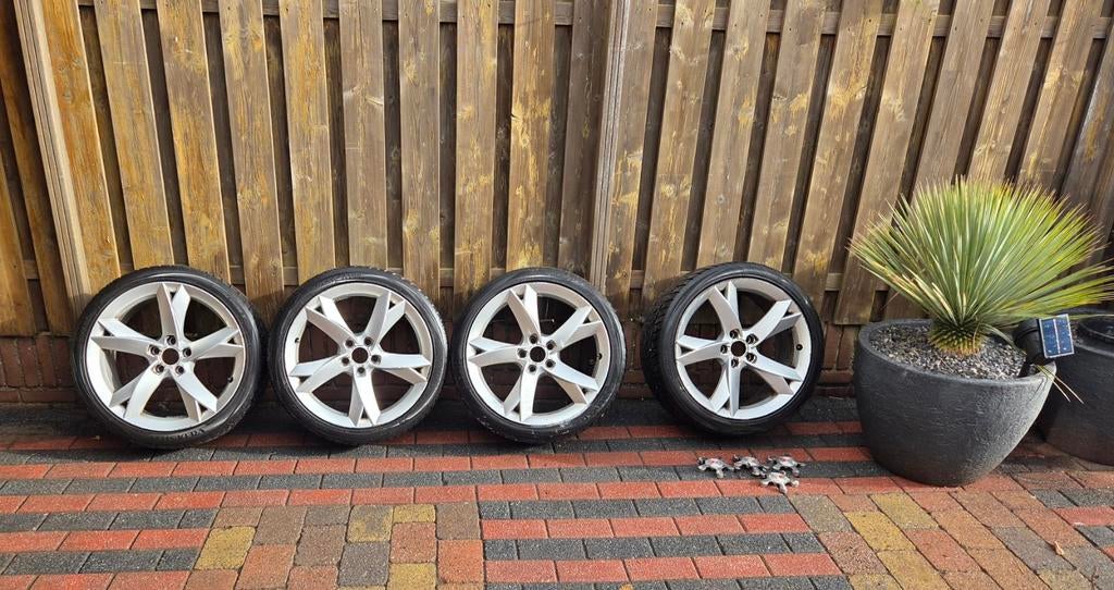 Vredestein Winterbanden 255/35 R19 met S line doppen, Auto-onderdelen, Banden en Velgen, Gebruikt, 255 mm, Winterbanden, Band(en)