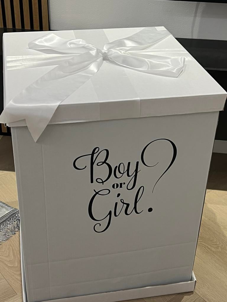 Grote Gender Reveal doos, Hobby en Vrije tijd, Feestartikelen, Ophalen, Zo goed als nieuw, Versiering, Geboorte of Huwelijk