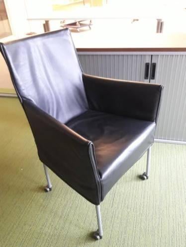Amerland stoelen zwart leer verrijdbaar (6 beschikbaar), Huis en Inrichting, Stoelen, Postbus, Zwart, Info@amerland.nl, Ophalen of Verzenden