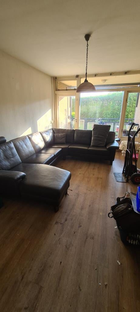 Te koop  bruin leren hoekbank met relax gedeelte, Ophalen, Zo goed als nieuw, Leer, Hoekbank met lig gedeelte