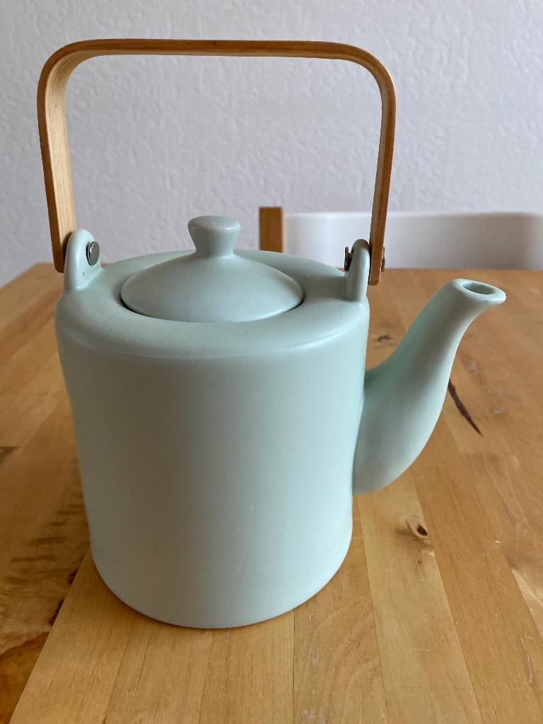 Mintgroen Theepot met bamboe hengsel 1 liter zgan, Keramiek, Overige typen, Ophalen of Verzenden, Zo goed als nieuw