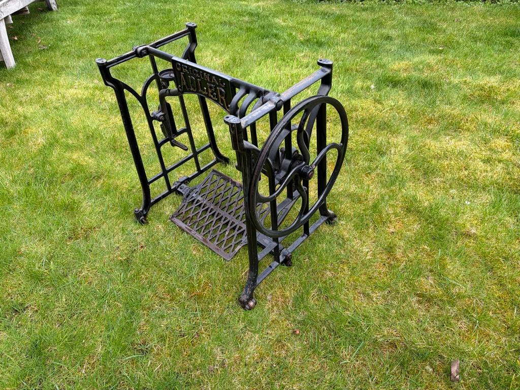 Antiek naaimachine onderstel - Ideaal voor tafeltje, Ophalen