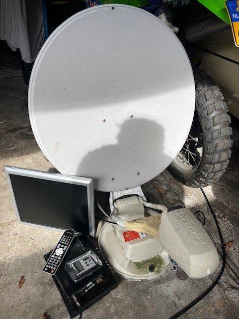 schotel tv en toebehoren  flatsat, Caravans en Kamperen, Camper-accessoires, Ophalen, Gebruikt