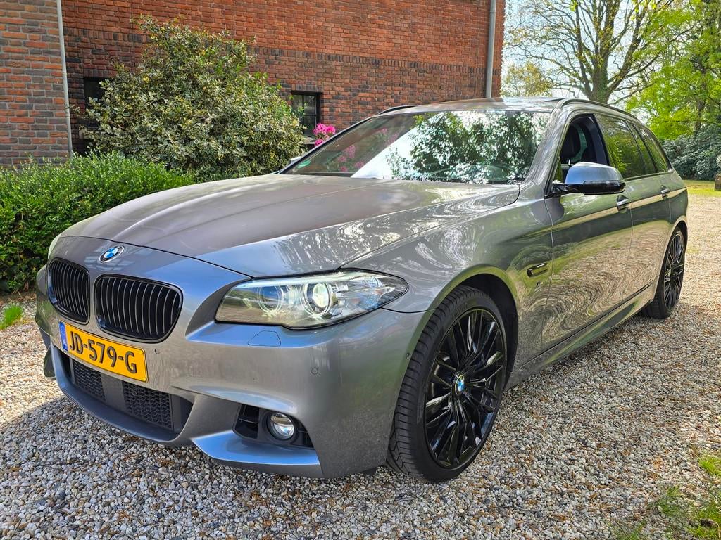 BMW 5-serie Touring 528i M-sport XENON/dak/TREKAAK, Auto's, BMW, Automaat, Gebruikt, Euro 6, 2000 kg