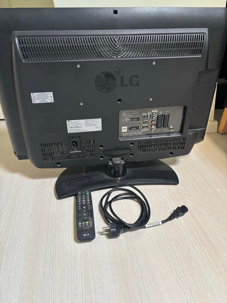 LG TV met afstandsbediening en stroomkabel, Ophalen, Gebruikt, 50 Hz, 40 tot 60 cm