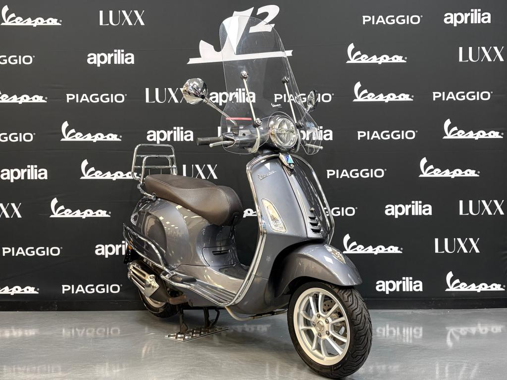 Vespa Primavera | Grijs | Brom | 2021 | 7419 km | 1 eig, Overige modellen, ., Maximaal 45 km/u, Ophalen of Verzenden