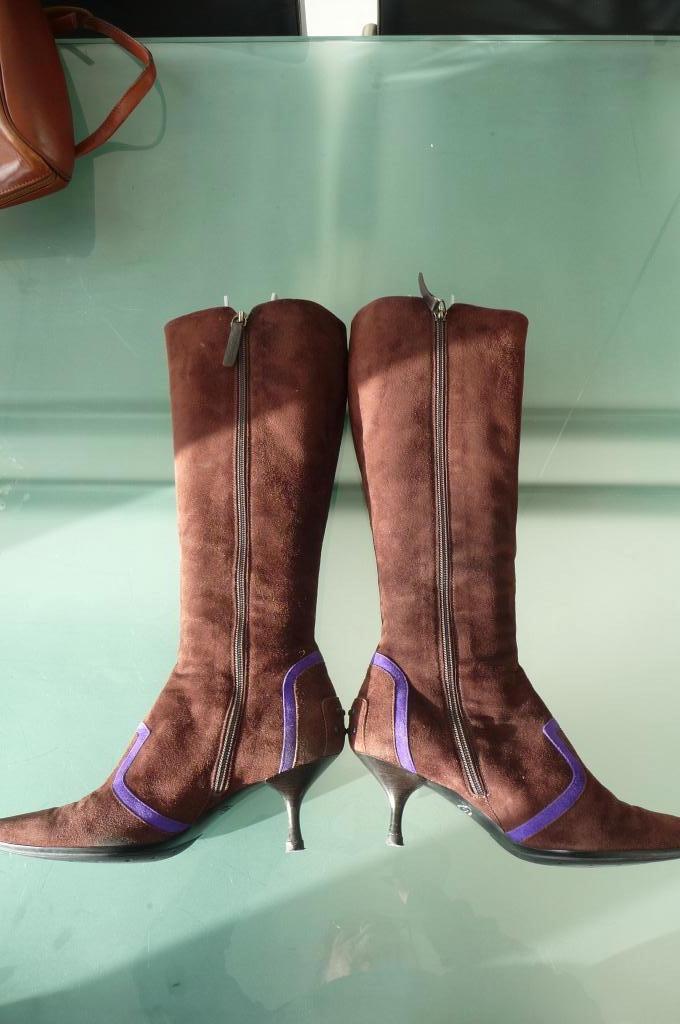 TOD'S laars. Suede. Bruin met paars. Maat 39, Hoge laarzen, Bruin, Ophalen of Verzenden, Zo goed als nieuw