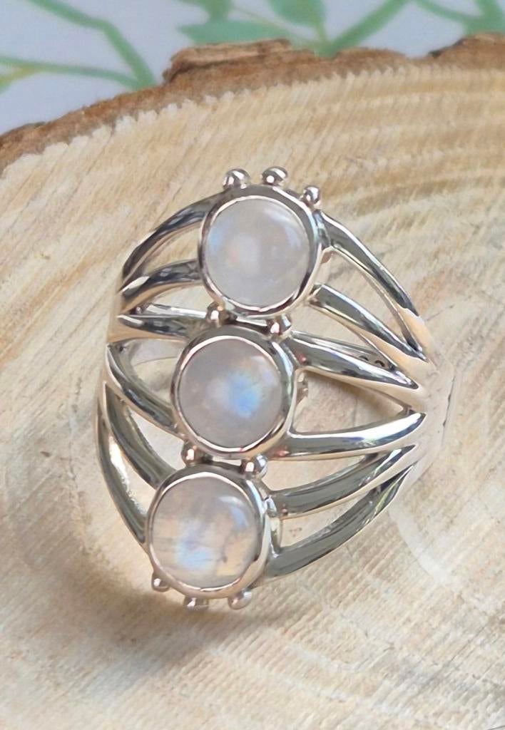 Zilveren ring met Regenboog Maansteen, Sieraden, Tassen en Uiterlijk, Ringen, 18 tot 19, Nieuw, Ophalen of Verzenden, Met edelsteen