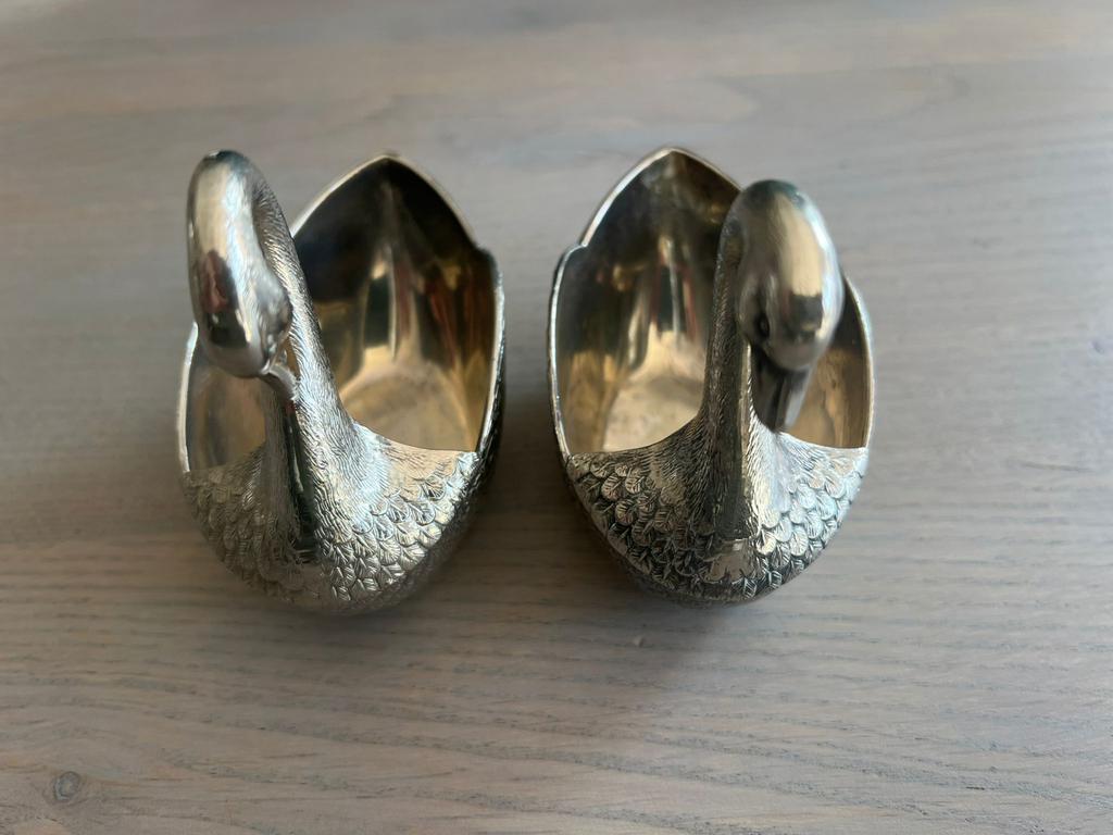 Twee zilverkleurige zwanen schaaltjes 11 cm 10 cm hen 6 cm b, Antiek en Kunst, Antiek | Goud en Zilver, Ophalen, Zilver