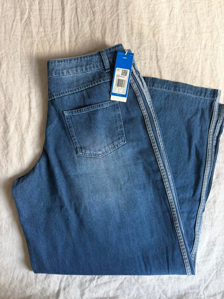 Adidas Denim Wide Pant. Nieuw! Maat 31-32, Kleding | Heren, Spijkerbroeken en Jeans, Ophalen, Nieuw, Blauw, Overige jeansmaten